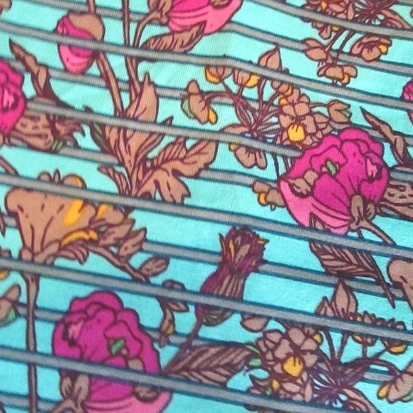 LULAROE Classic T SHIRT 2X NWOT - Picture 6 of 6